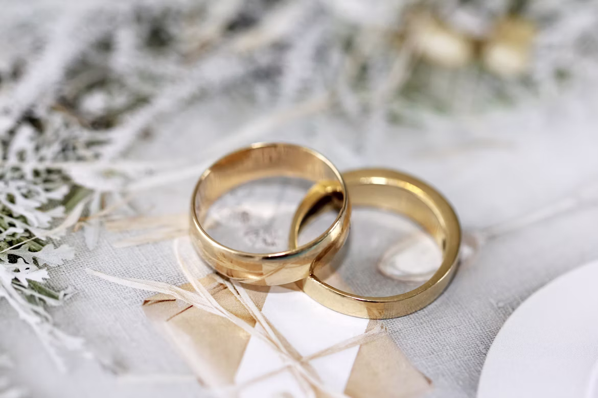Elegant wedding celebration — floral arrangements